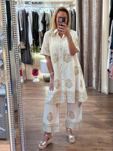 Load image into Gallery viewer, Malissa J Cream Tunic 2459