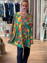 Load image into Gallery viewer, Bella Blue Scoop Neck Top