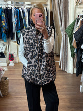 Load image into Gallery viewer, Malissa J Leopard Puffa gc20701