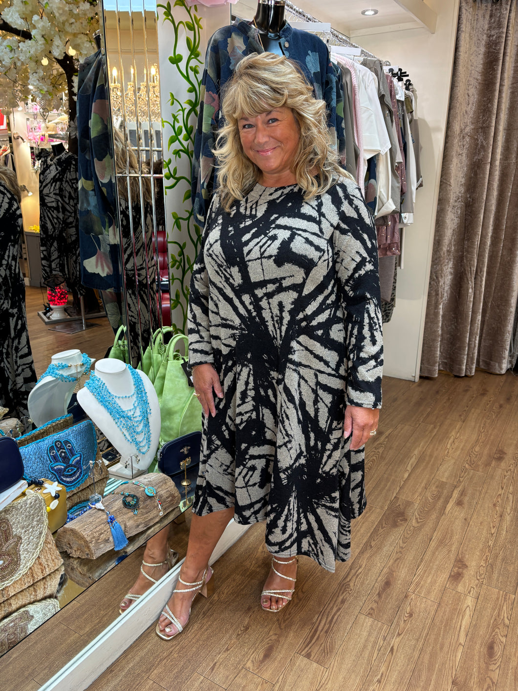 Malissa J Stone/Black Dress ash 37