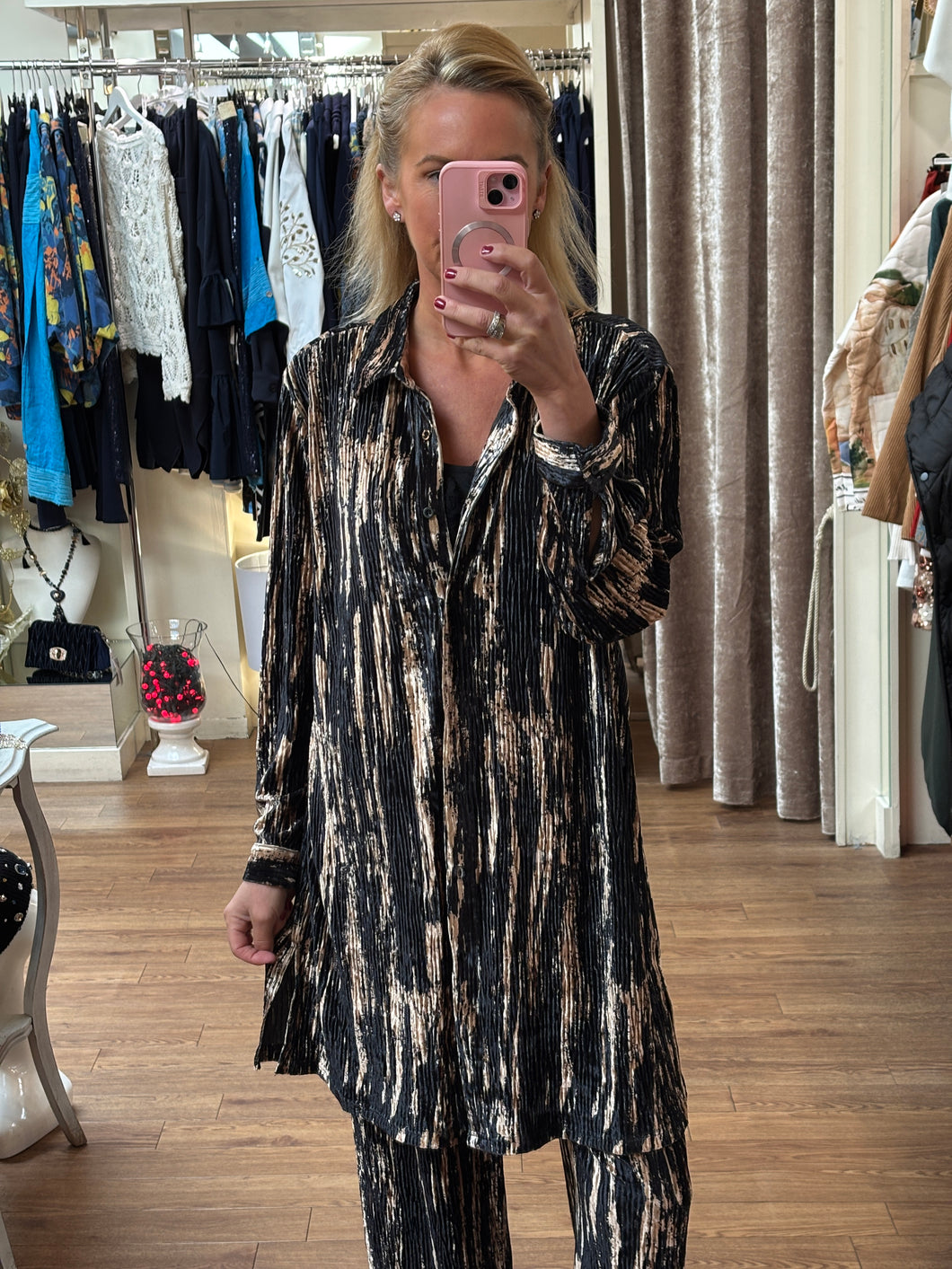 Malissa J Black/Gold Velvet Shirt ash47