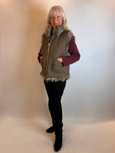 Load image into Gallery viewer, Malissa GC21982 Khaki Reversible Gillette