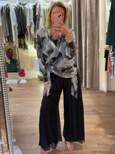Load image into Gallery viewer, Vera Wrap Top Black